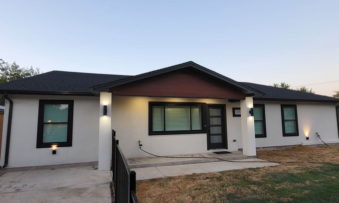 Fort Worth House | Newly Renovated Modern Farmhouse Style Close to the Heart of Fort Worth
