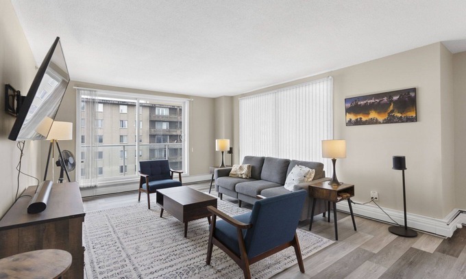 Saskatoon Downtown Condo | Newly Renovated Modern Downtown Condo