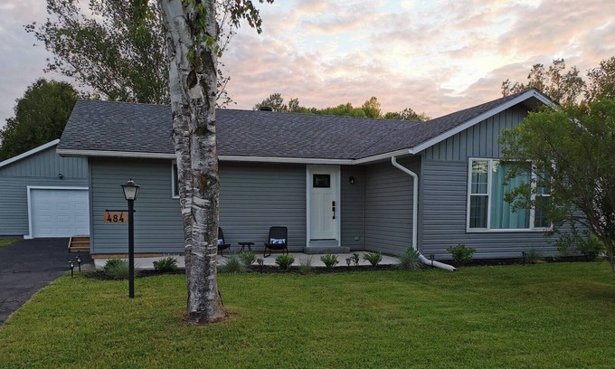 Paisley Cottage | Newly Renovated Modern cottage within walking distance to Saugeen river.