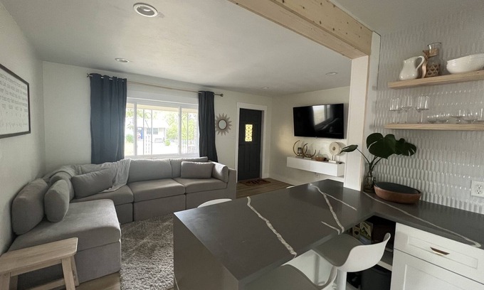 Clermont House | Newly Renovated Modern Home in the heart of Clermont
