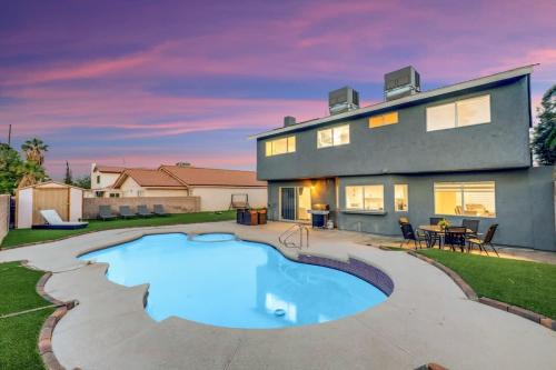 Chinatown House | Newly Renovated Modern Oasis w Pool Mins to Strip