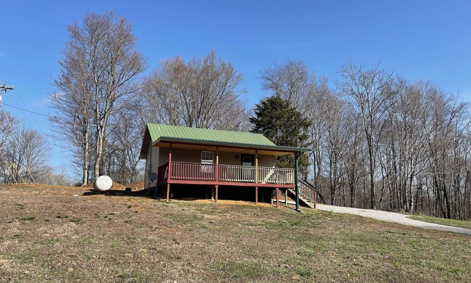 Albany Cabin | Newly renovated near Rowena, Grider and Wolf Creek Dam