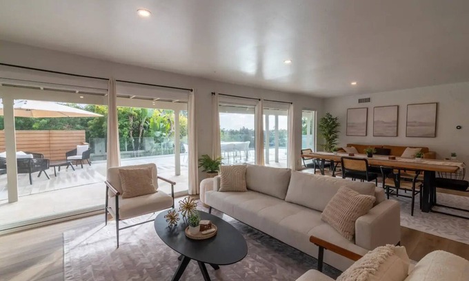 College West House | Newly Renovated, Peaceful, and Modern Sanctuary near downtown San Diego!