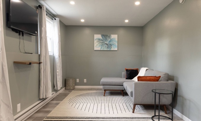 Kemptville Apartment | Newly Renovated Private 2 bed with 1 bath Getaway