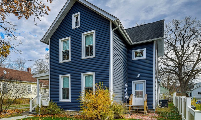 Tonawanda House | Newly Renovated Private Cottage Near Niagara River