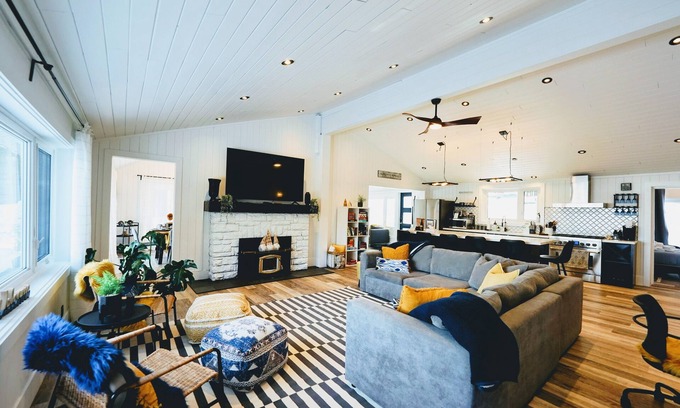 Port Sydney Cottage | Newly Renovated Secluded Cottage