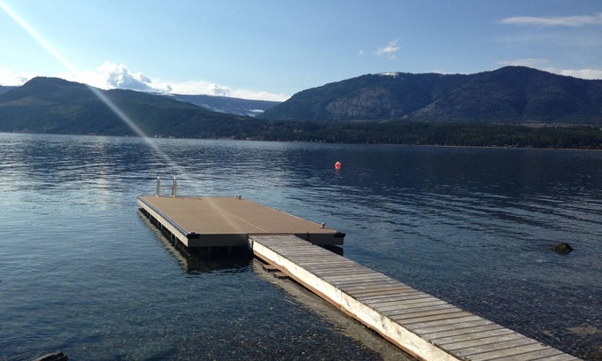Eagle Bay House | NEWLY RENOVATED! Shuswap Lake, 3 BR, 2bath, private beach