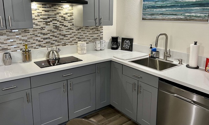 Brown and Stetson Business House | Newly renovated single story townhome/walk all of old town Scottsdale in minutes