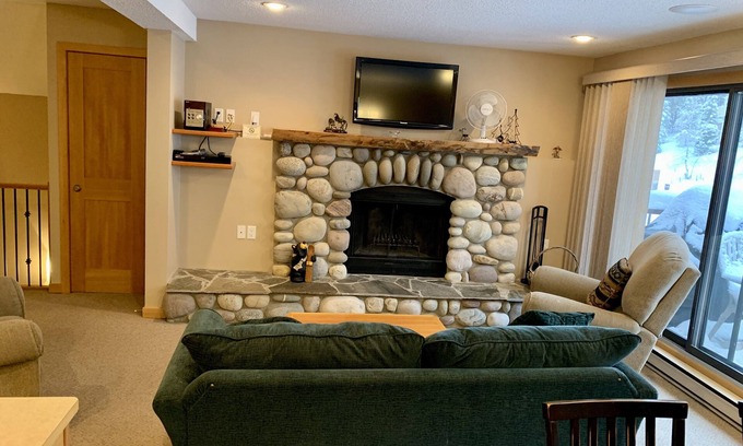 East Kootenay House | Newly renovated, Ski in/Walk out
