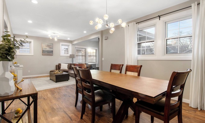 Oakley House | Newly renovated Spacious & Cozy 3Bd Home in Oakley