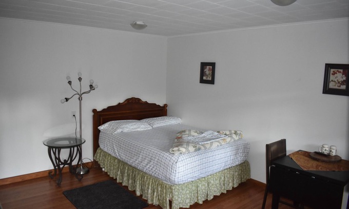 Greentown Apartment | Newly Renovated Studio with Kitchenette - Located at the Heart of Promised Land