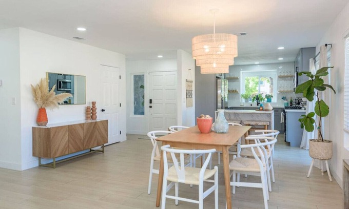 Vista House | Newly Renovated | Stylish | Firepit | Comfort