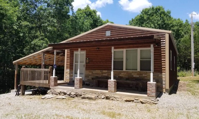 Deepwater Cabin | Newly Renovated Super Clean Cabin on Truman Lake Warsaw, Clinton, Bucksaw.