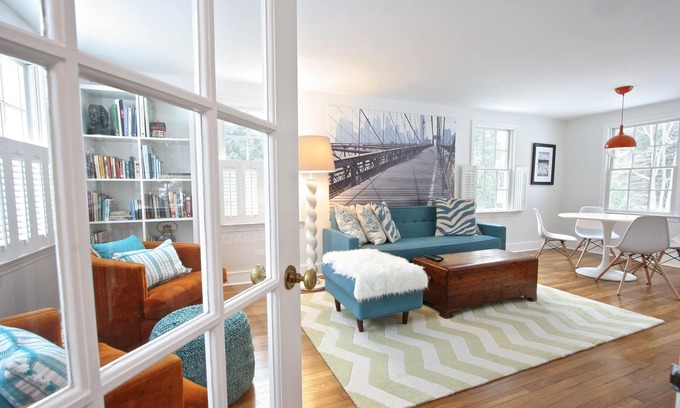 Lenox House | NEWLY RENOVATED THREE BEDROOM HAUS IN LENOX WITH MODERN INTERIOR DESIGN.