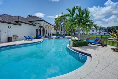 Delray Beach Apartment | Newly renovated Townhome with King bed