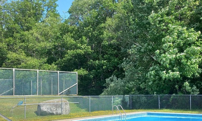 Conway House | Newly renovated townhouse with tennis court and pool.