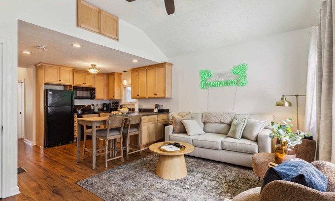 Tremont House | Newly Renovated Tremont Treasure I Cozy + Modern