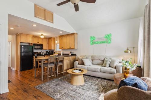 Tremont House | Newly Renovated Tremont Treasure I Cozy + Modern