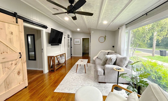 Alexandria Bay House | Newly Renovated Bright & Cozy Retreat