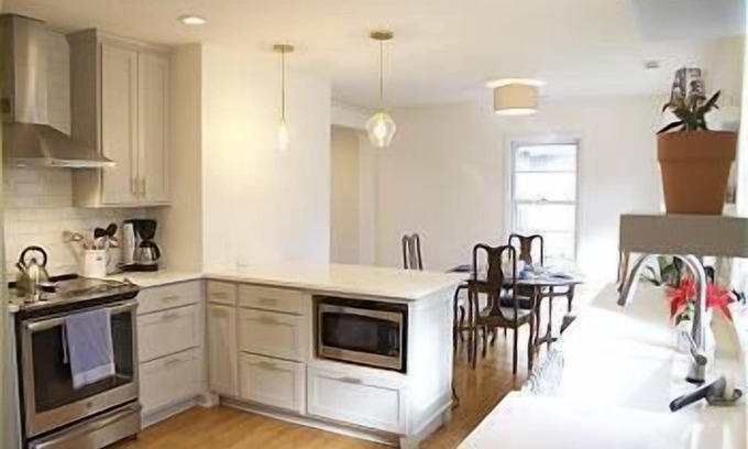 Charlottesville House | Newly Renovated White Brick Ranch-Minutes to UVA