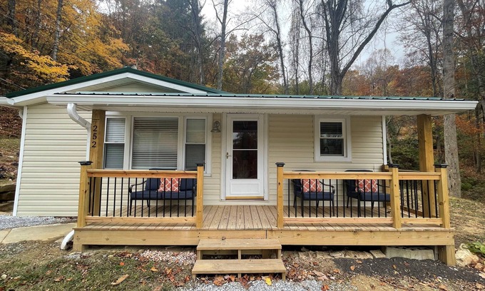 Mountain Home House | Newly renovated charming & cozy private country getaway - Hendersonville