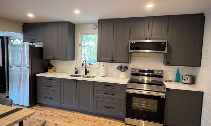 Georgian Bay Cottage | Newly Renovated Waterfront Cottage on Lake Inlet on Honey Harbour!