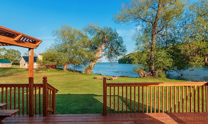 Milford Cottage | Newly Renovated, Waterfront Cottages located in Prince Edward County
