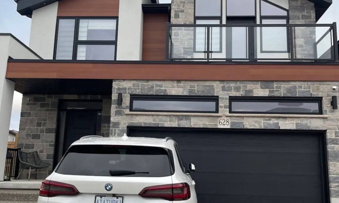 Doon South House | Newly renovated with full privacy home away home close Hwy 401
