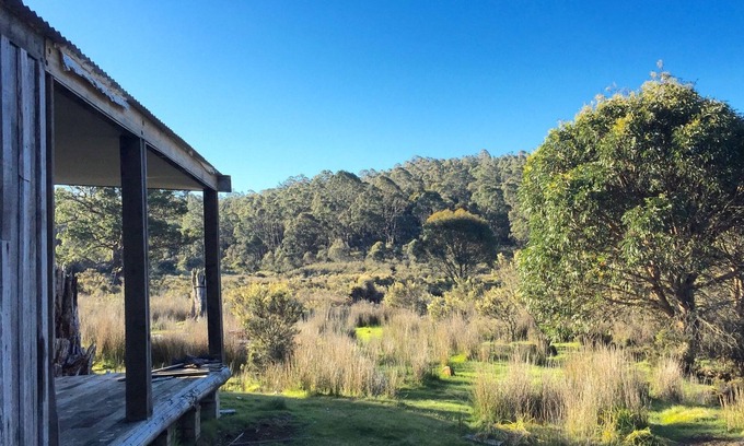 Cradle Mountain House | Newly-restored Cradle Mt house 12min to Nat Park