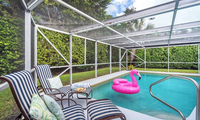 Singer Island House | NEWLY TURFED YARD & PUTTING GREEN - Singer Island Beach House w/Private Pool