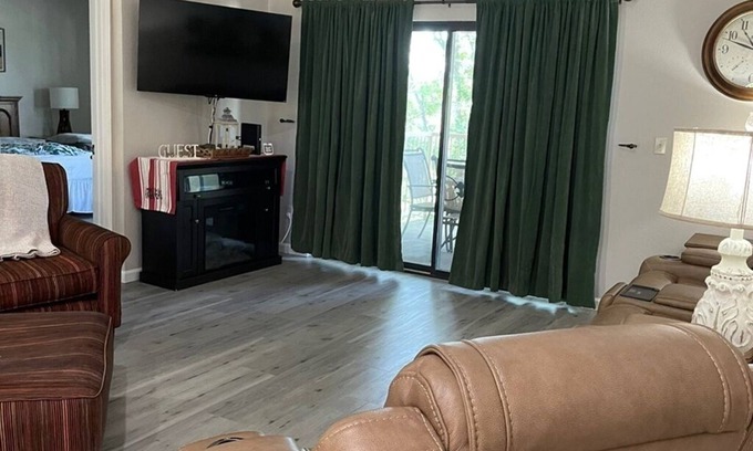 Branson Condo | Newly Updated, 2 King Beds, Pools, Hot Tub & Golf Course Views! Feels like home!
