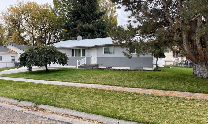 Shelley House | Newly updated 5-bedroom house with AC and WiFi in charming Shelley