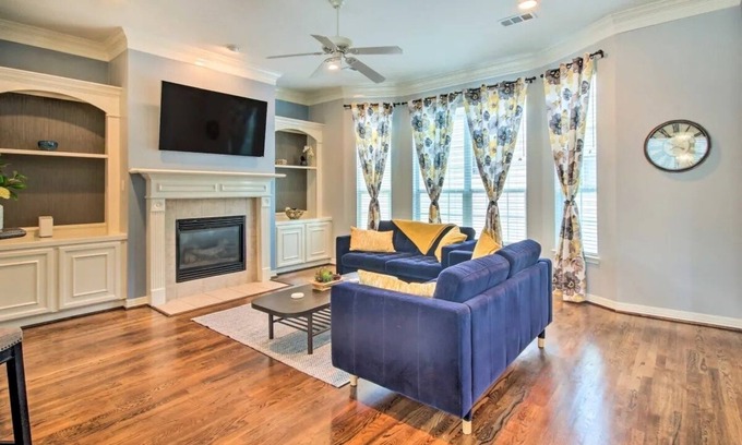 Washington Ave./ Memorial Park House | Newly updated, bright & airy townhouse!