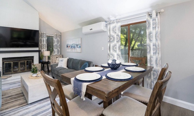South Lima House | Newly updated cottage 🏡100 steps away from lake & dock access!! ☀️⛵️