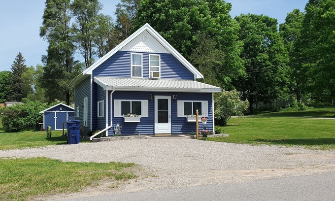 Copemish Cottage | Newly updated cottage, close to Crystal Mtn and groomed trails