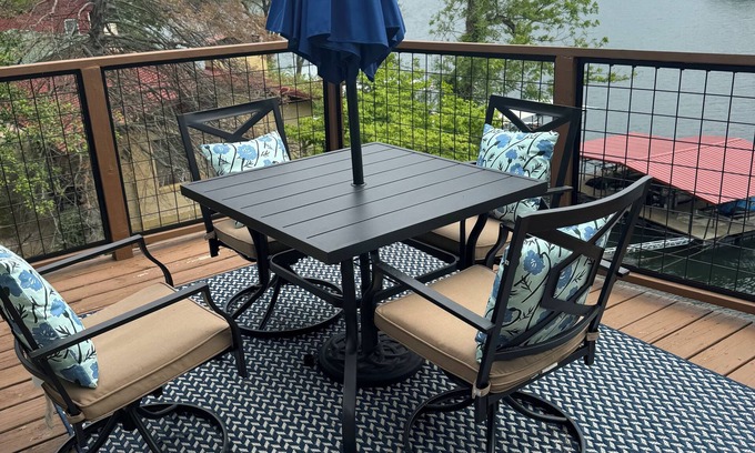 Rocky Mount House | NEWLY UPDATED LAKE FRONT Cottage House, 8+, Dock Deck,4.5 MM,15 min to Strip Dam