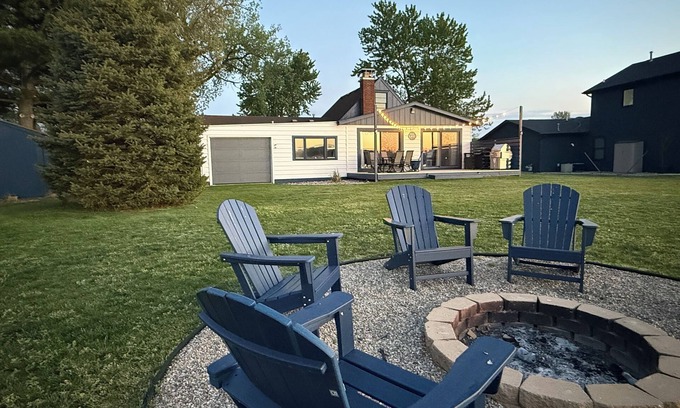 La Porte House | Newly updated Pine Lake cottage. Huge waterfront yard.
