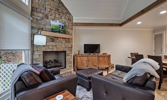 Sapphire House | Newly Updated Unit in Chestnut Ridge! - Oakstone