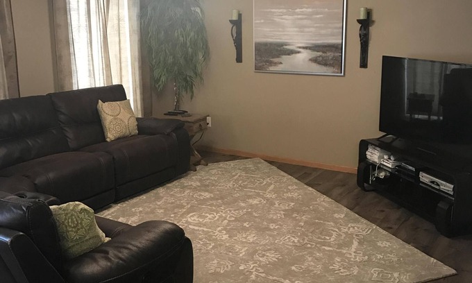 Highlands House | Newly Updated Vacation/Executive Home-Minutes To Downtown