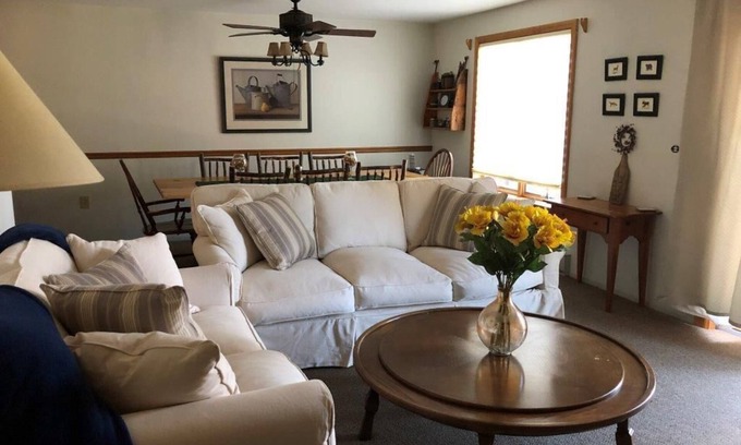 North Creek House | Newly updated with flooring, carpet and furnishings