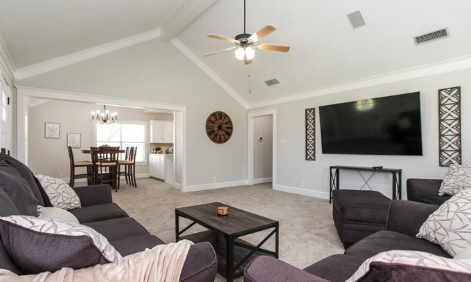 McKinney House | Newly upgraded, cozy home 2BR + 2Bath, very quiet neighborhood - Full Furnished
