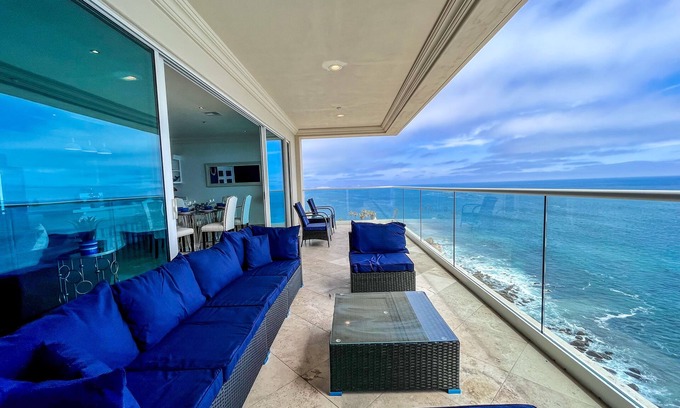 Rosarito Condo | NewModern-LasOlasCondo-Pools&Jacuzzi-Rosarito