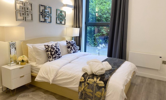 Great Linford Apartment | Newpointe Stunning 1-bedroom Serviced Apartment