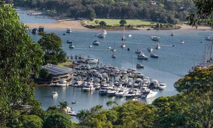 Newport House | Newport Beach and Bush Getaway With Great Views