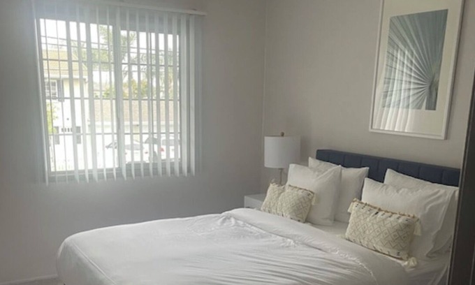 East Side Costa Mesa Apartment | Newport Beach Apartment