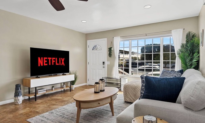 Balboa Peninsula House | Newport Beach Balboa Peninsula 2BR King Bed Wifi Steps to Sand Beach Gear