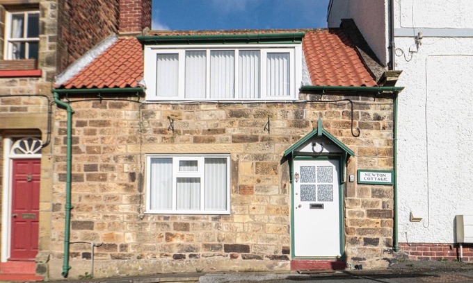 Fylingthorpe House | NEWTON COTTAGE, pet friendly, country holiday cottage in Fylingthorpe