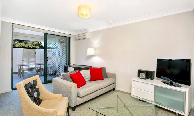 Newtown Apartment | Newtown - NTOWN - Georgina St - Great Newtown One Bedroom Apartment with Private Courtyard