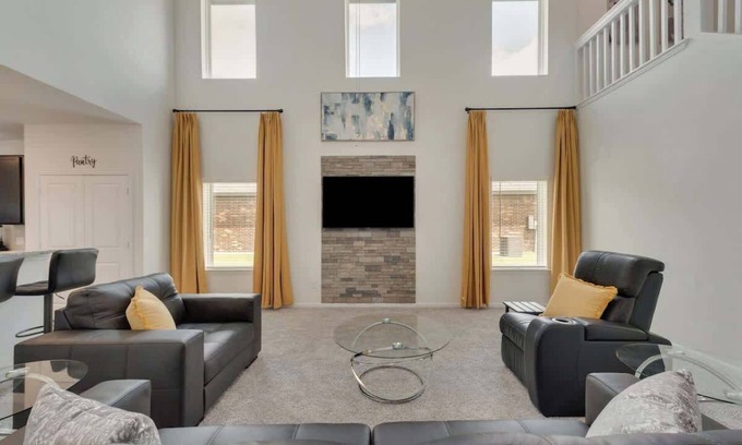 Sherman House | Nexsphere Suites, 4Bdr WIFI Outdoor Heating, Grill