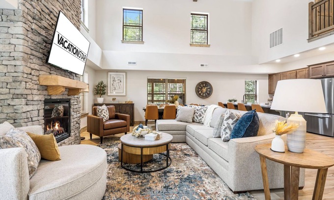 Branson House | Next-Level Vacation Getaway | King Suites, Hot Tub, Fire Pit, Free Show Tickets!